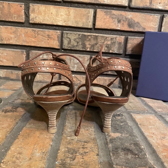 Stuart Weitzman Circular open toe sandal with kitten heels Toffee Size 9.5 - Picture 3 of 6